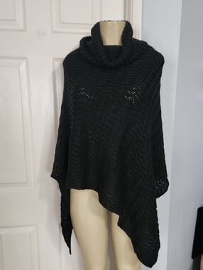 Steve Madden Black Ribbed Turtleneck Poncho knit cowl-neck poncho or shawl